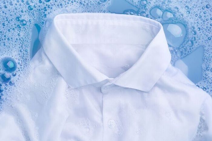 Tips Mencuci Seragam Sekolah Tetap Berwarna Putih dengan Pemutih Pakaian